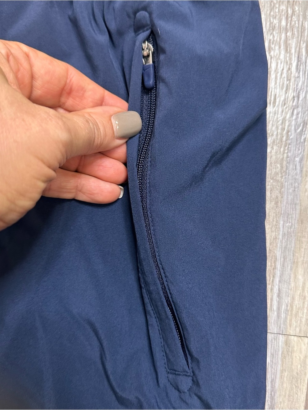 Nike Men’s Dark Navy Blue Athletic Shorts with White Swoosh Size Medium - Picture 4 of 14